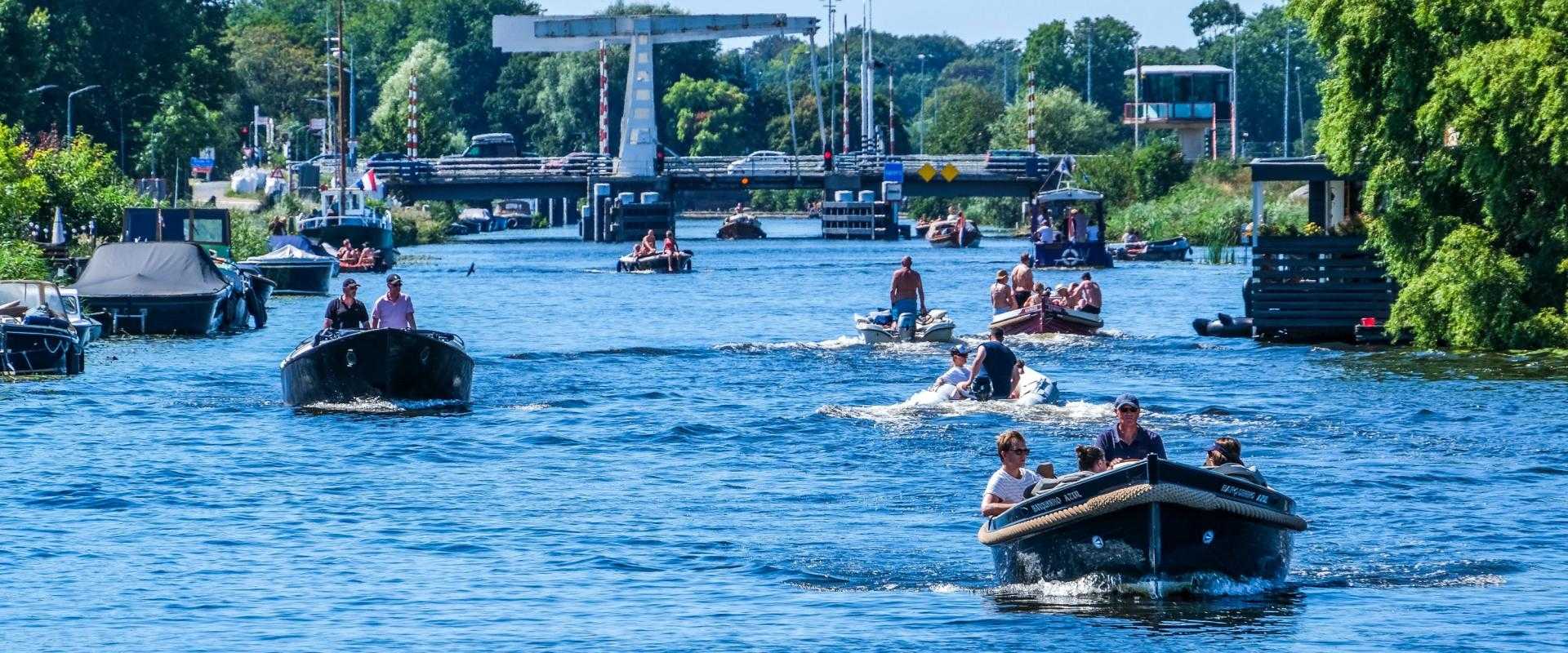 Mensen op boten
