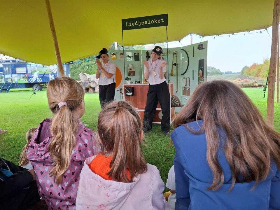 Foto bij Gravende Zwaan