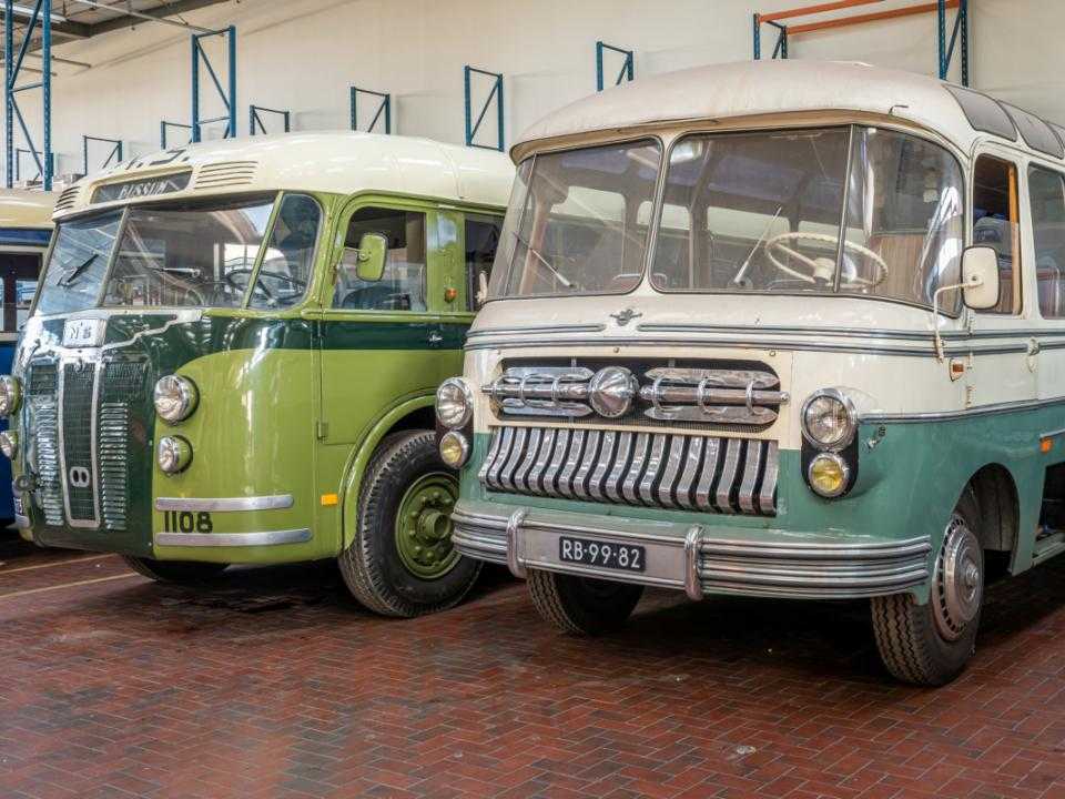 Oude autobussen in Nederlands Transportmuseum