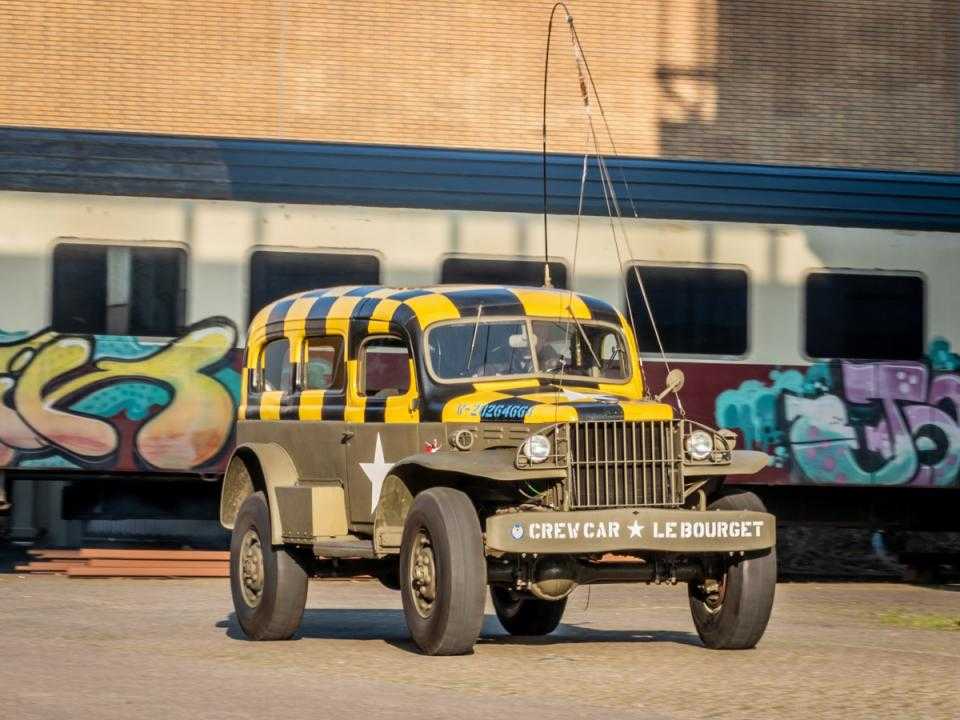 Geel zwart geblokte terreinwagen in Nederlands Transportmuseum