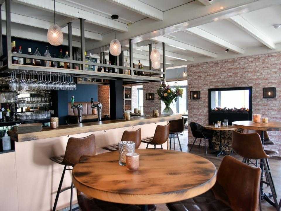 Interieur van bar en restaurant Hotel Herbergh