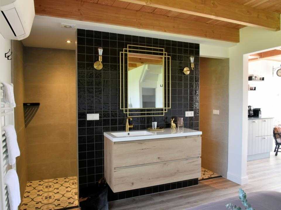 Shower room with vanity unit Noxem Bed & Breakfast