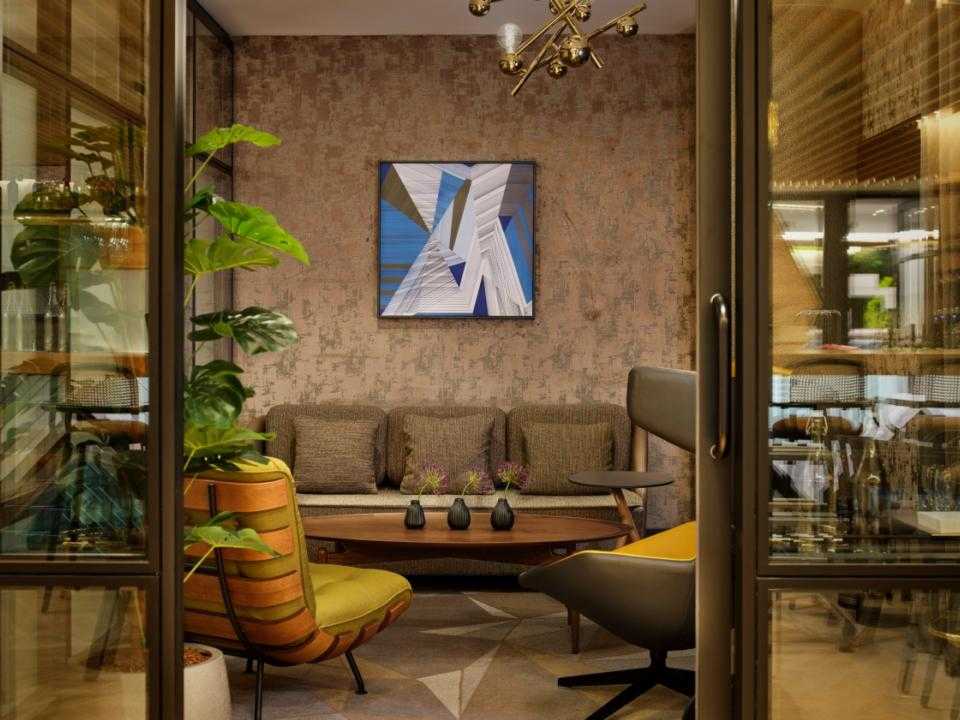Gezellig zitje in Lobby met 2 stoelen en bank Sheraton Hotel