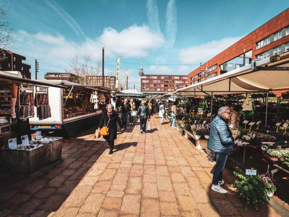 Weekmarkt in Hoofddorp centrum.