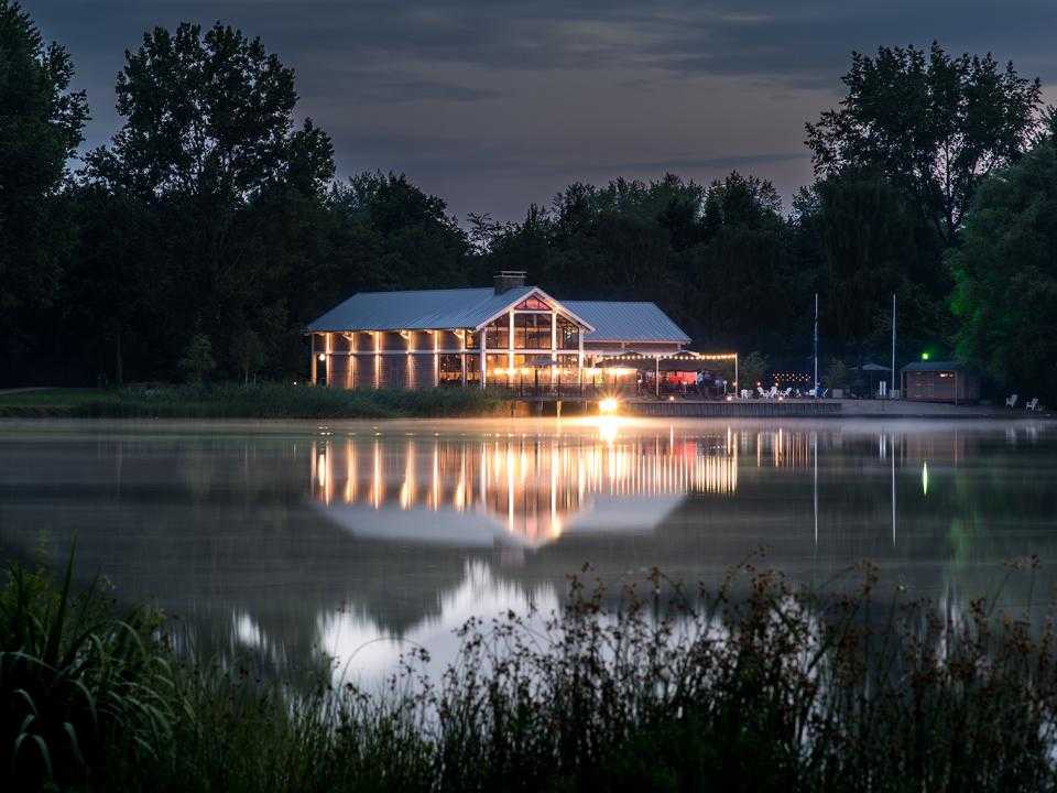 Papa's beach house by night