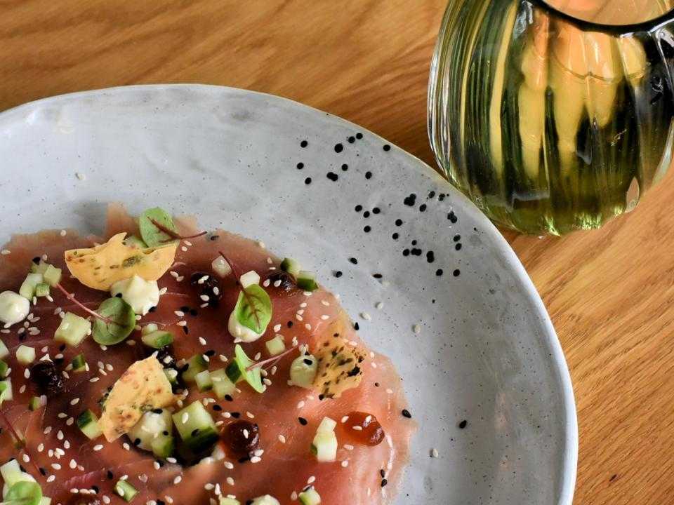 Mooi gerecht op tafel bij restaurant Nobel