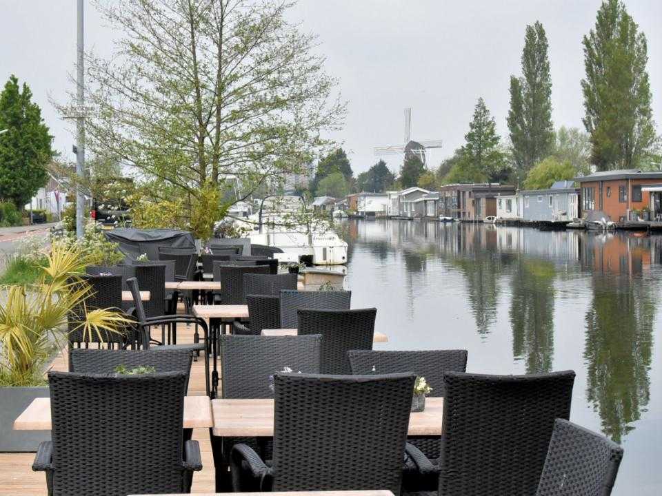 Terras buiten bij Later aan 't Water