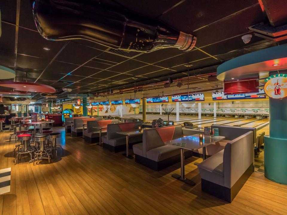 Restaurant en bowlingbanen. 