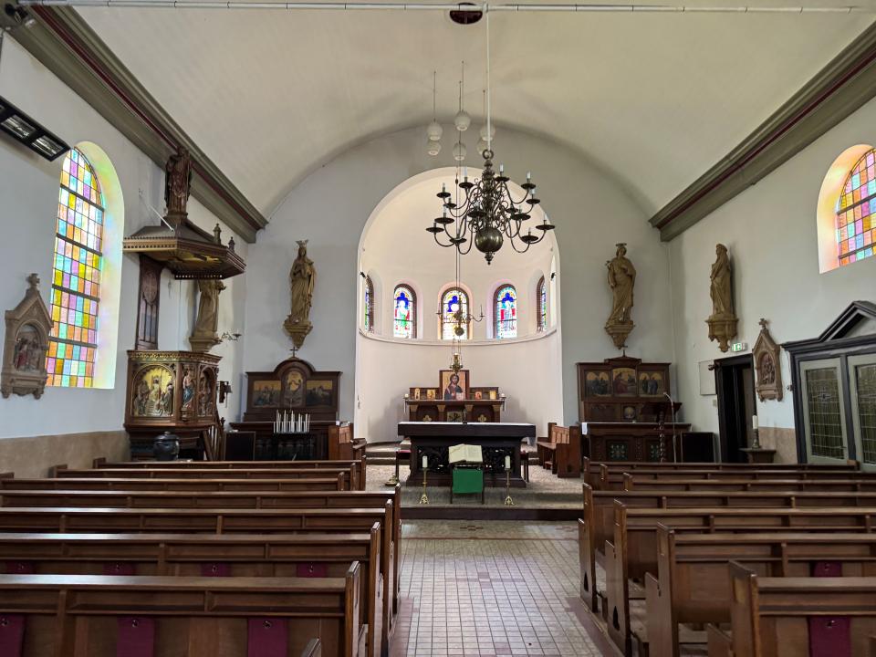 Binnenkant St Jacobus de Merderekerk
