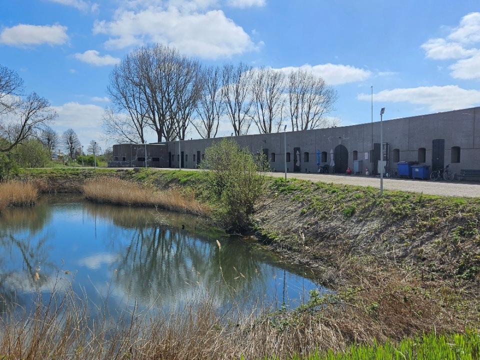 Buitenkant van het CRASH museum (Fort bij Aalsmeer)