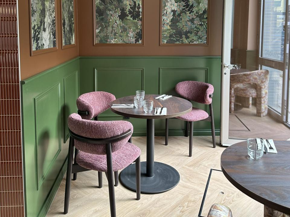 Interieur van Café Sango in Frans-Japanse stijl