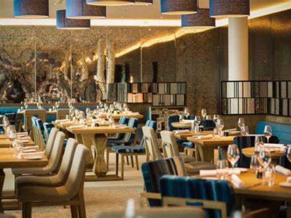 Hilton hotel interior restaurant