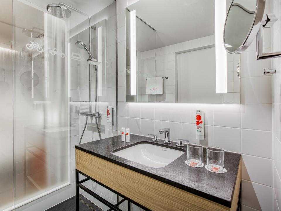 Interieur badkamer IntercityHotel Amsterdam Airport