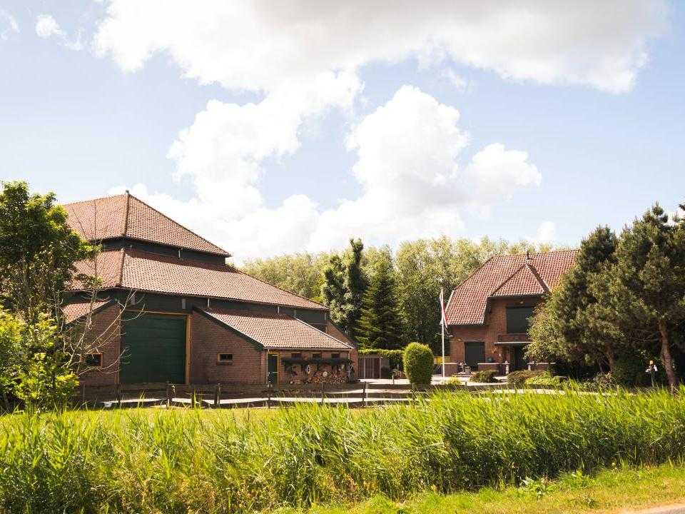 Zijaanzicht van de Roons Hoeve