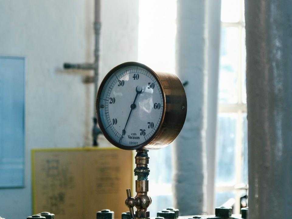 Vacuum gauge in steam pumping station Halfweg