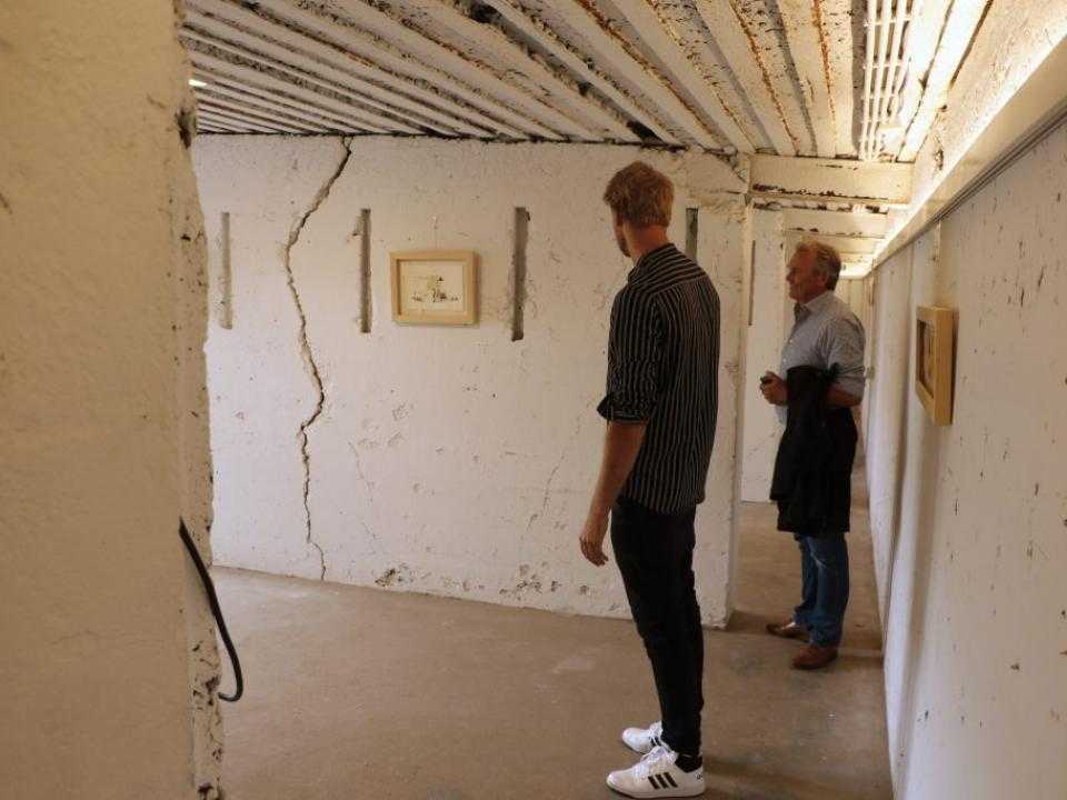 Een expositie binnen in de forten van GinDS