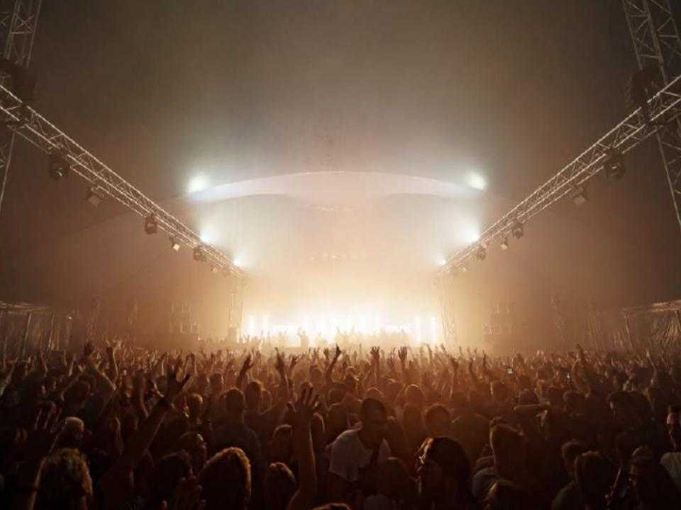 Feestend publiek