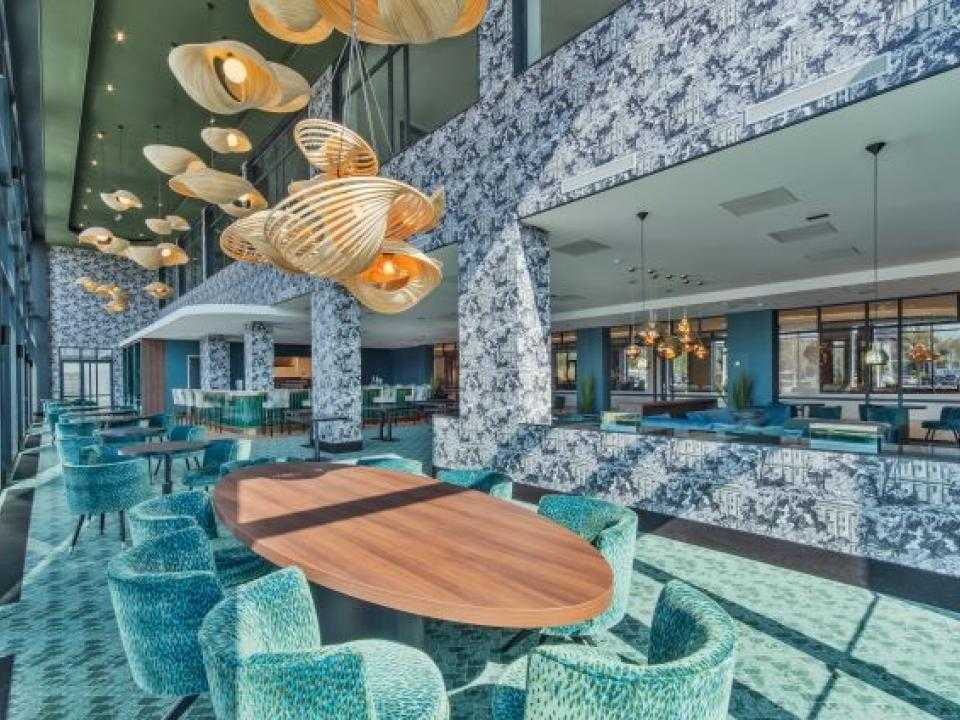 Een van de restaurants bij van der Valk Schiphol