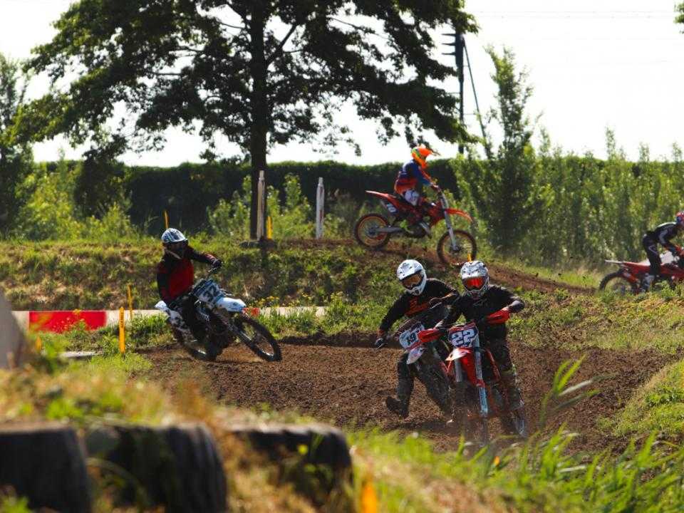 motorcrossers bij Motorcross Nieuw-Vennep