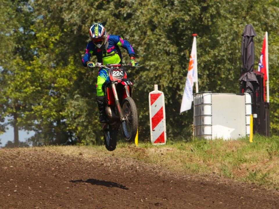motorcrossers bij Motorcross Nieuw-Vennep
