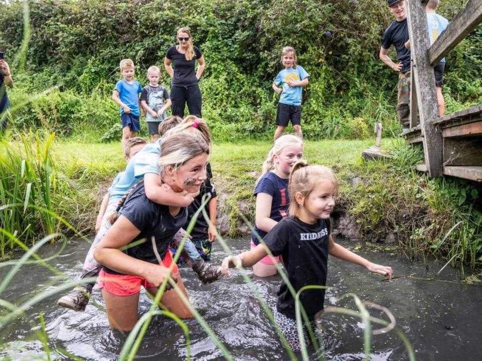 Kinderen op de stormbaan