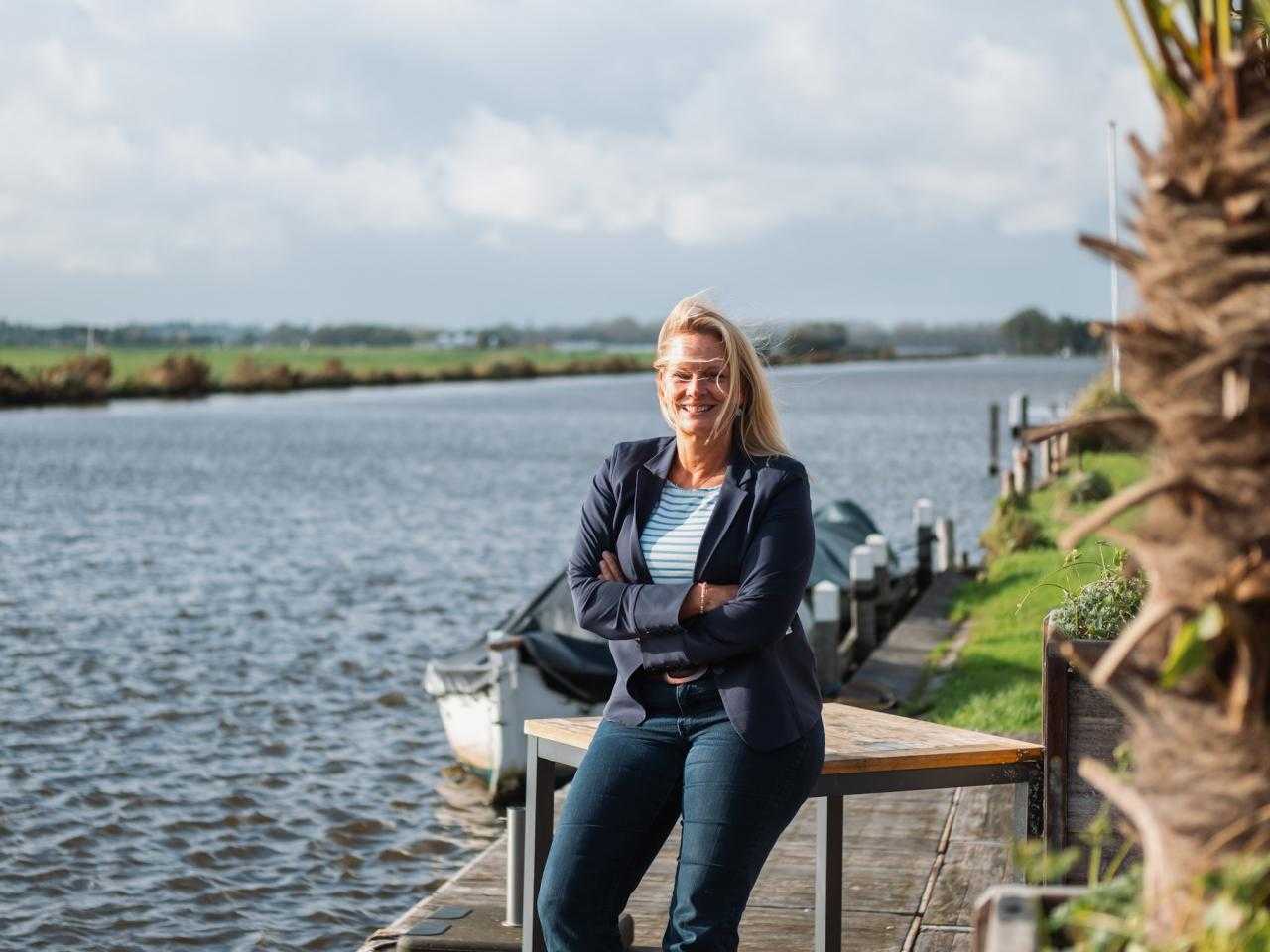 Charlotte van der Meij by the water