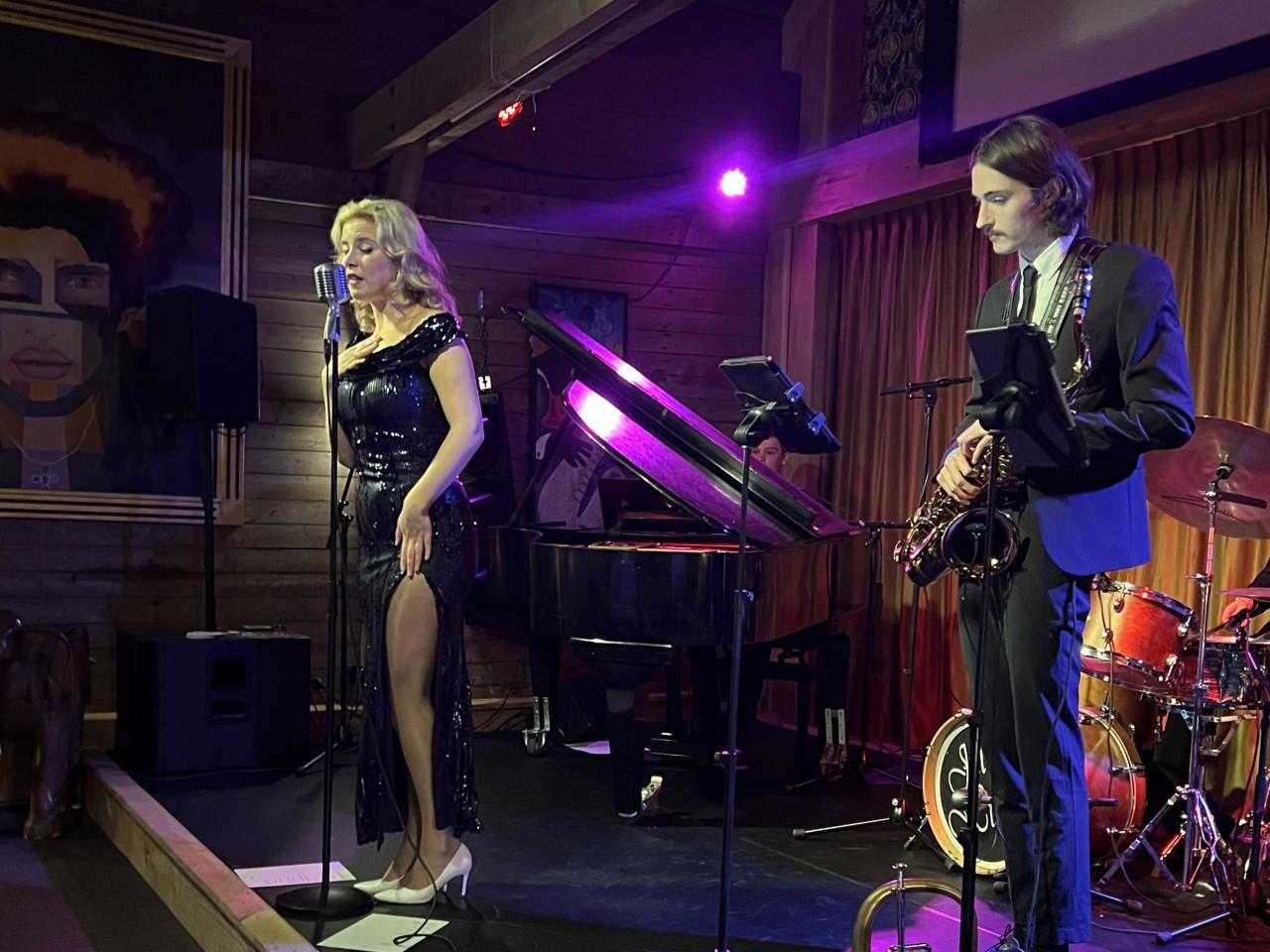 Artiest op het podium van El Theatro