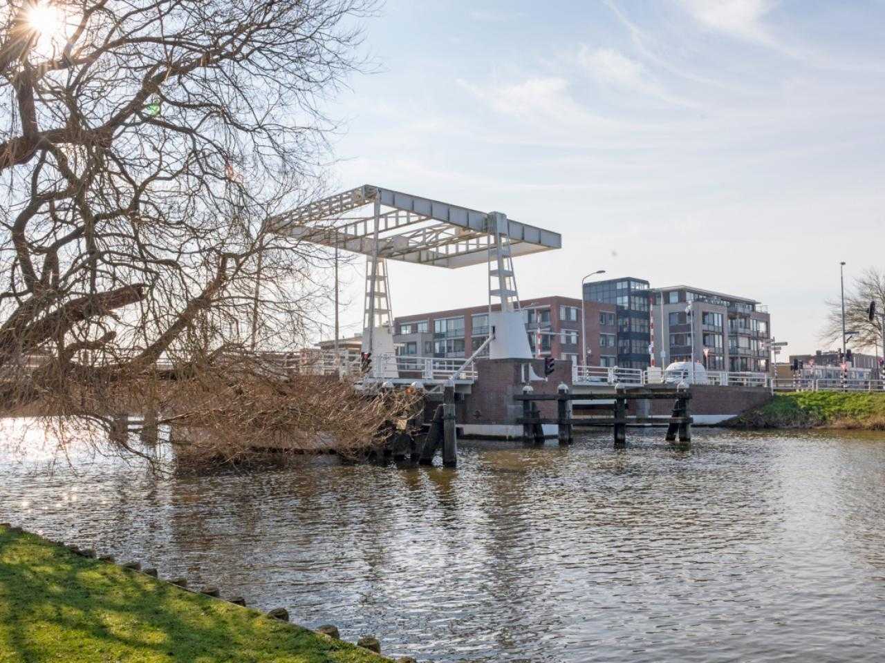 Brug bij Zwanenburg over de Ringvaart. 