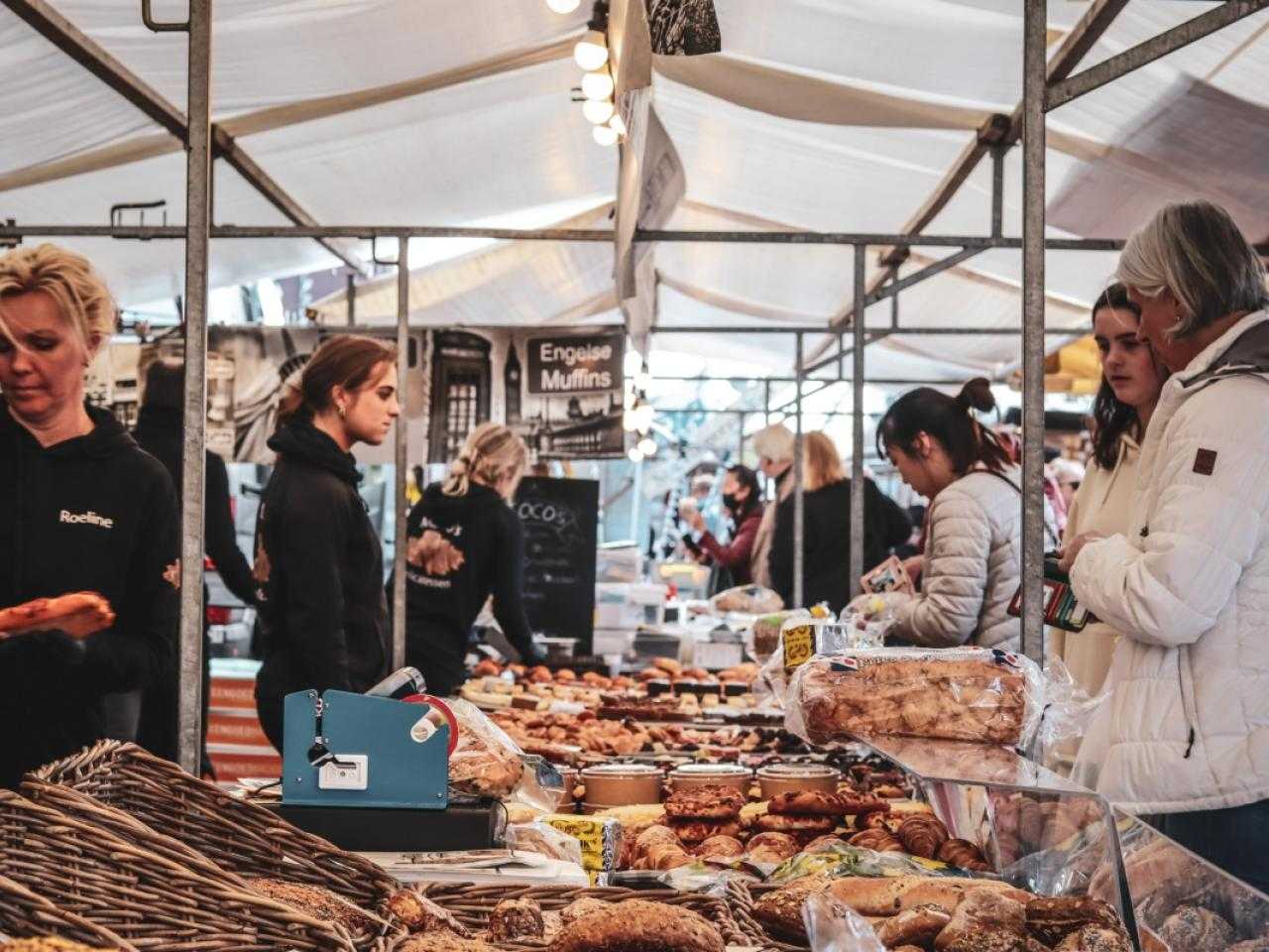 Bread sales at weekly market Hoofddorp