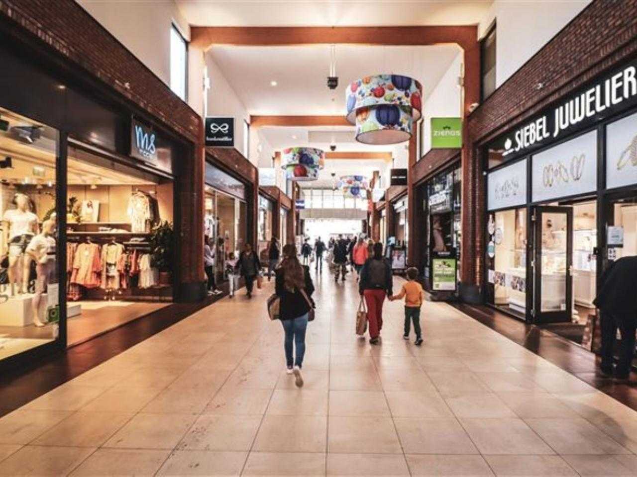 Shoppen in winkelcentrum Vier Meren