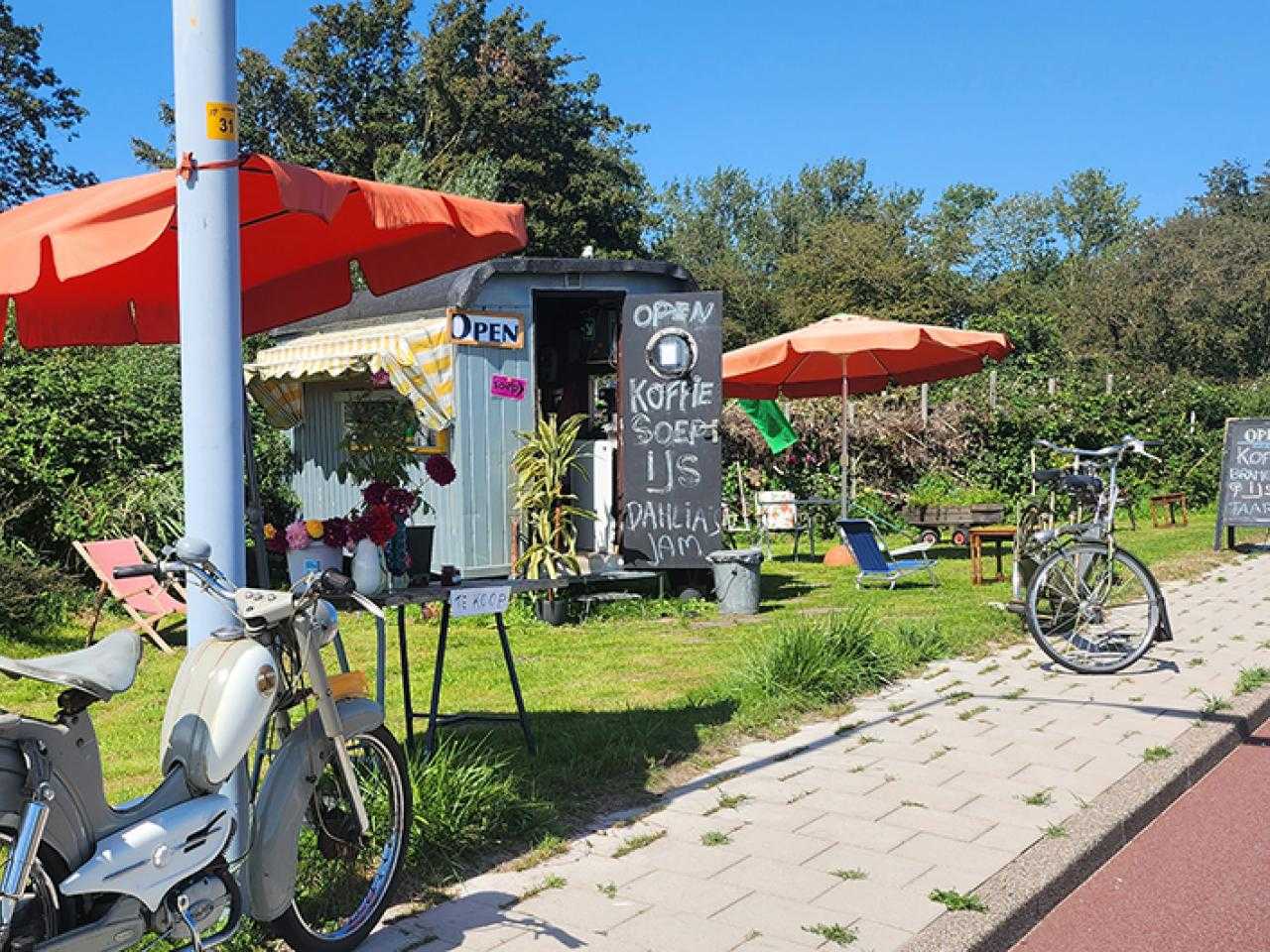 Foto bij de bermtoerist