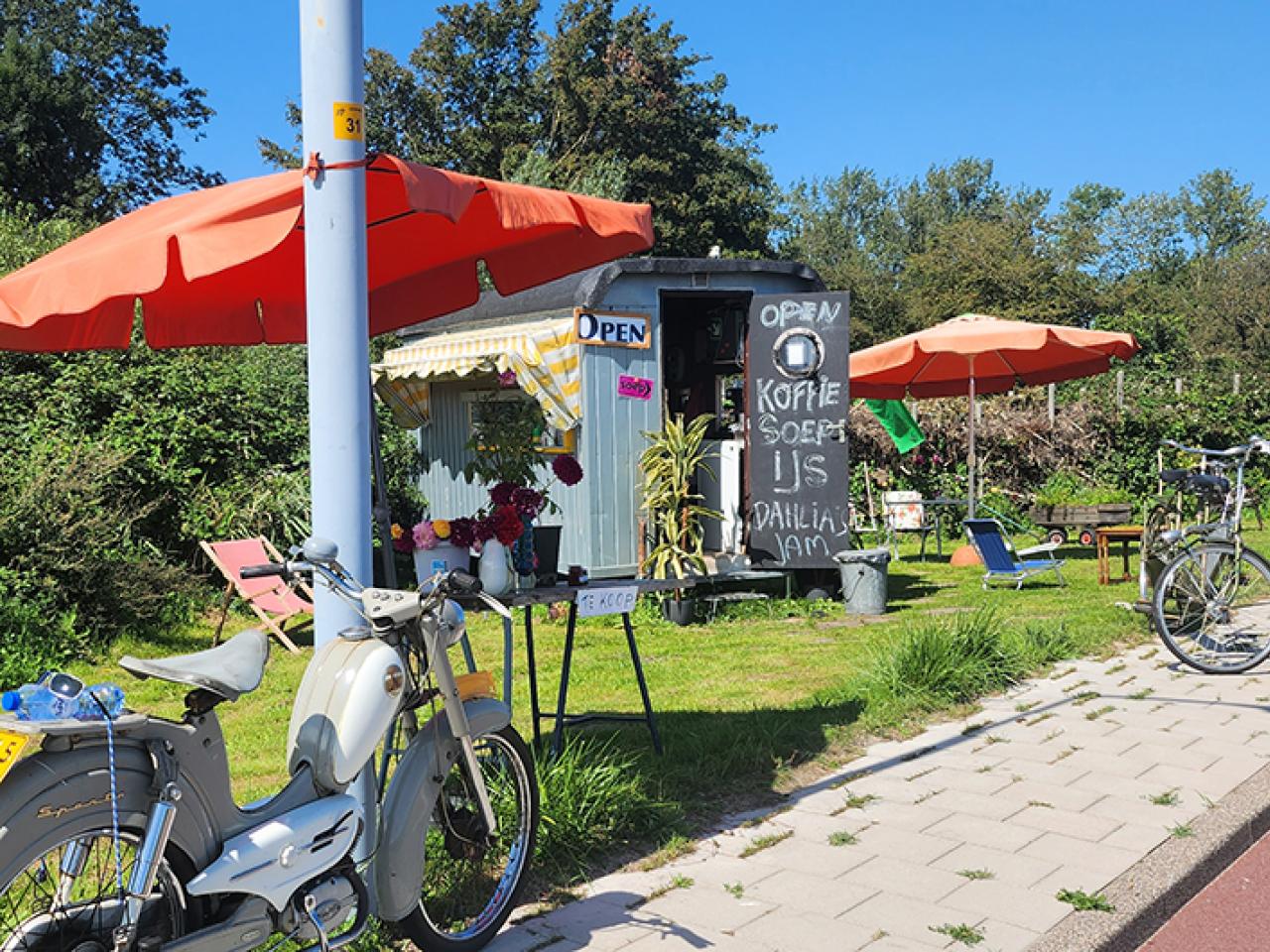 Foto bij de bermtoerist