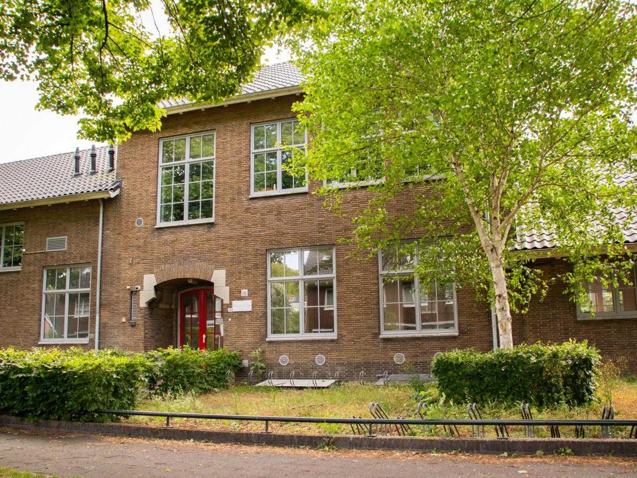 Vooraanzicht van de Burgemeester Amersfoodtschool
