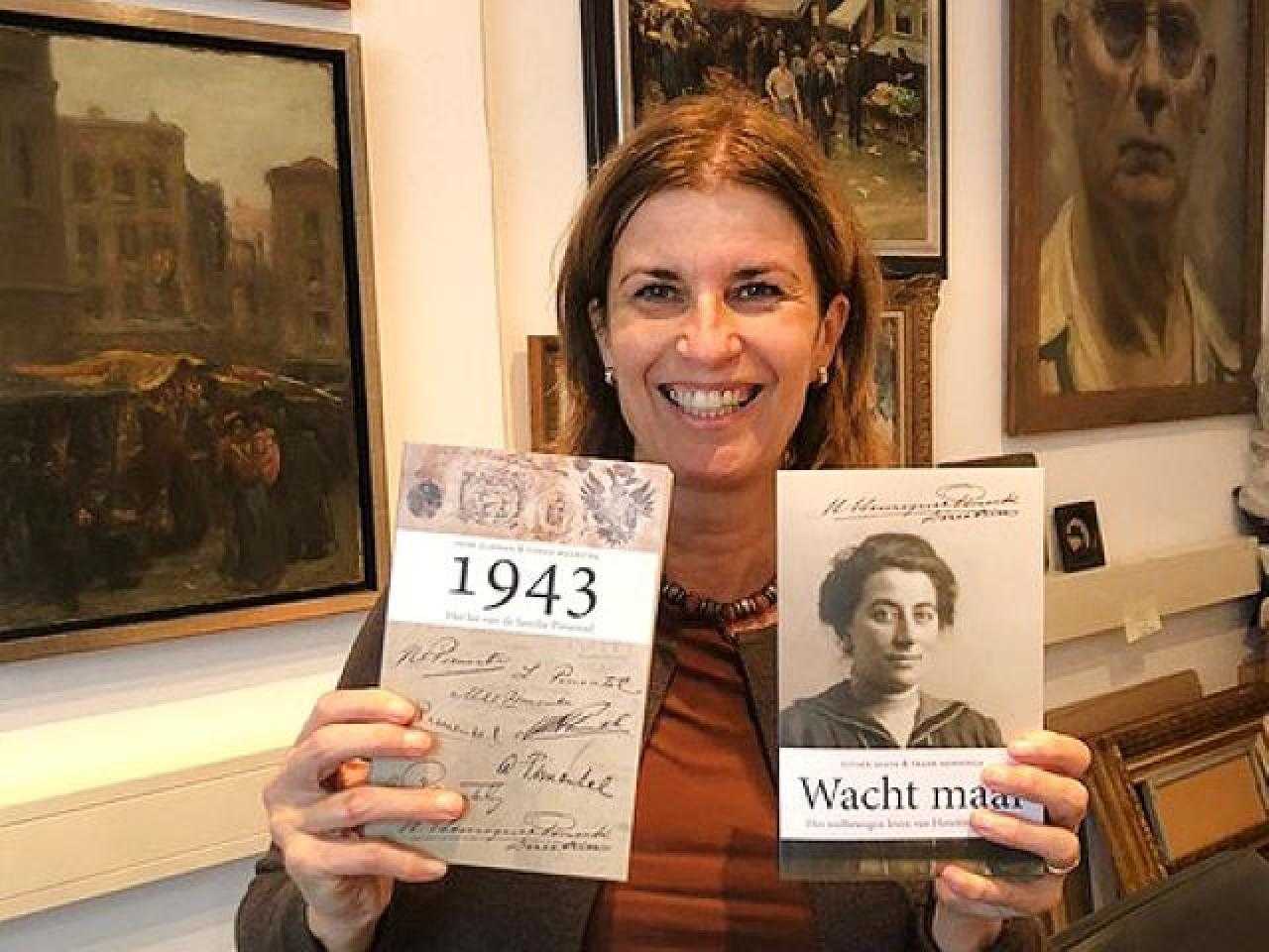 Historicus poseert met haar boeken