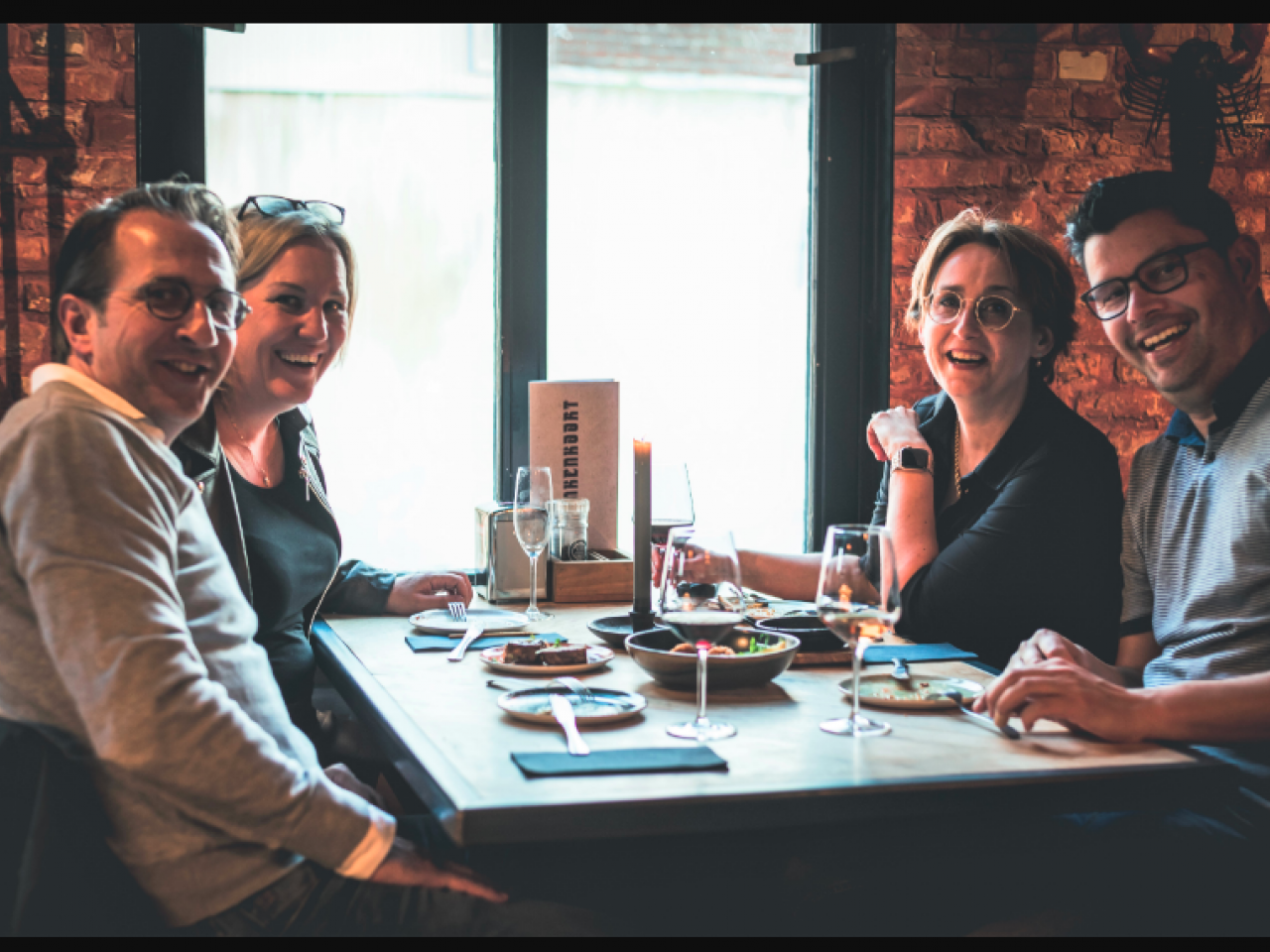 Deelnemers aan Food la Route in een van de restaurants