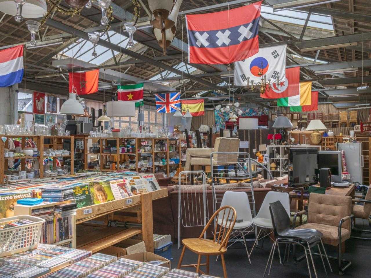 Interieur kringloop Half Zwaan