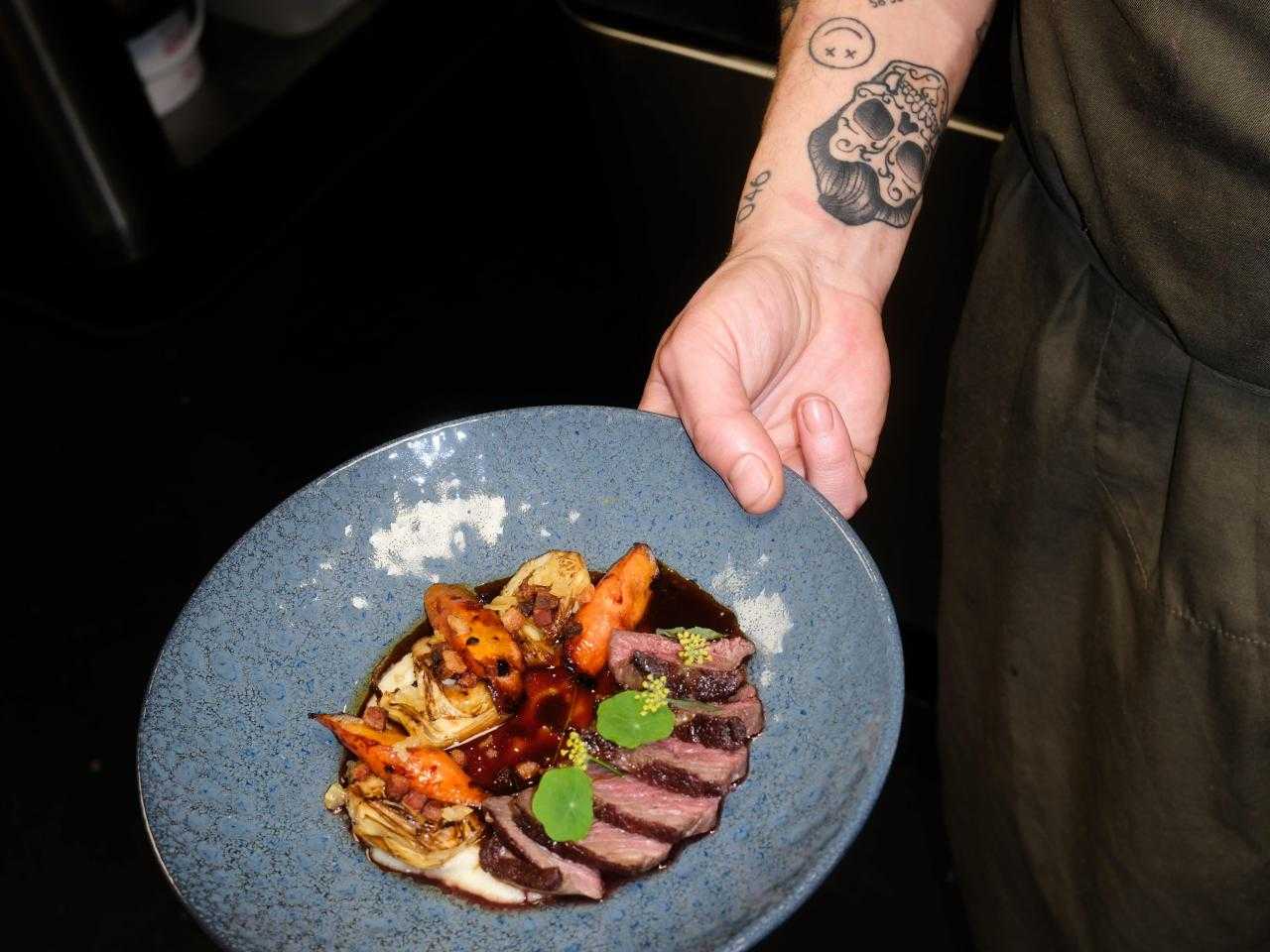 Bord met heerlijk eten van KASTAN