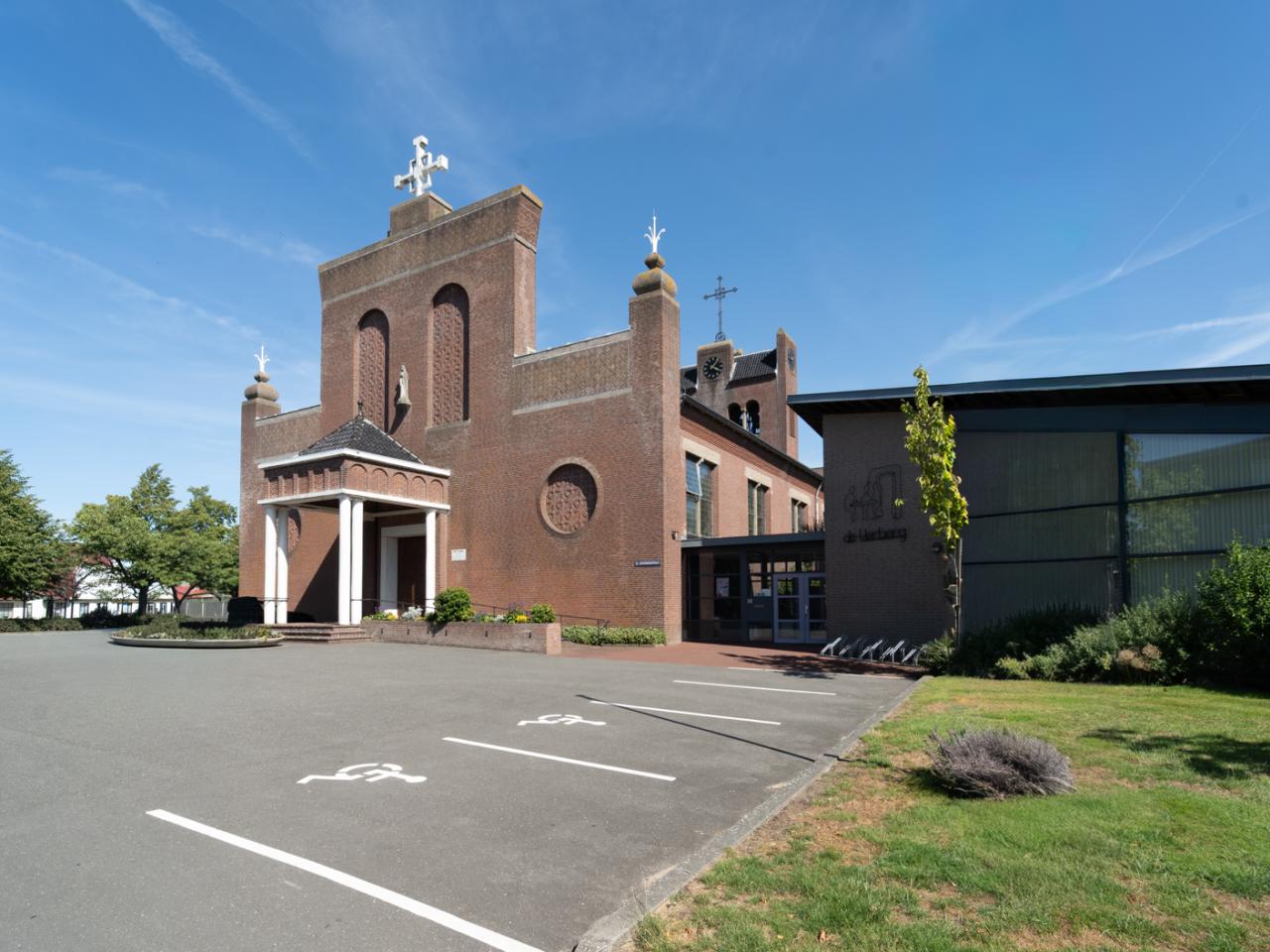 Kerk O.L. Vrouw Onbevlekt Ontvangen van de voorkant gefotografeerd