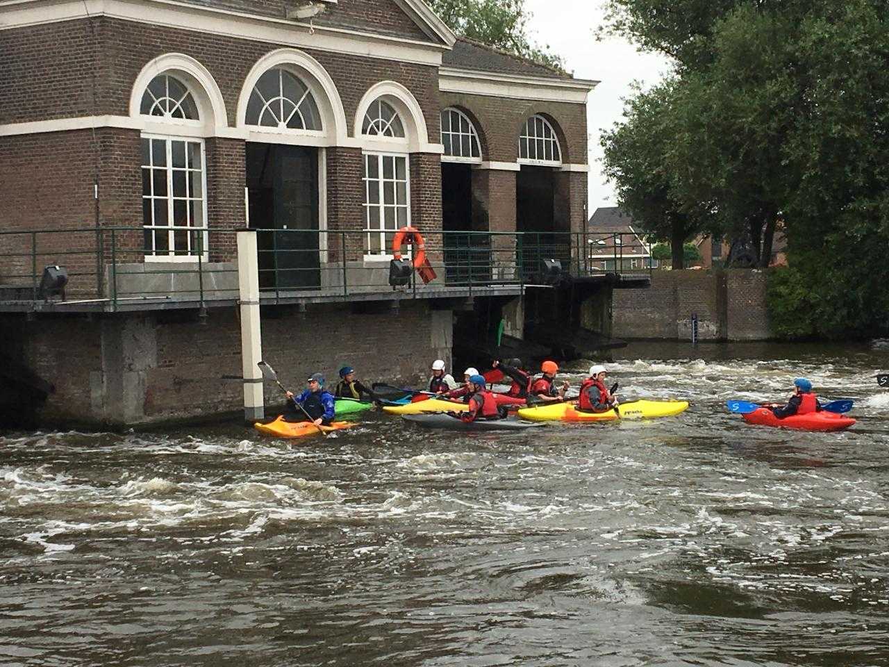 People canoeing in front of the Stoomgemaal