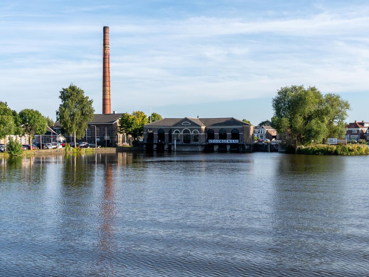 Stoomgemaal Halfweg gefotografeerd vanaf het water