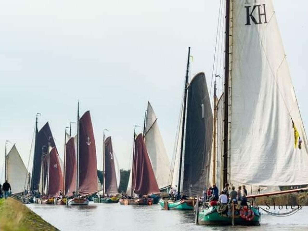 Foto van boten tijdens de Strontrace