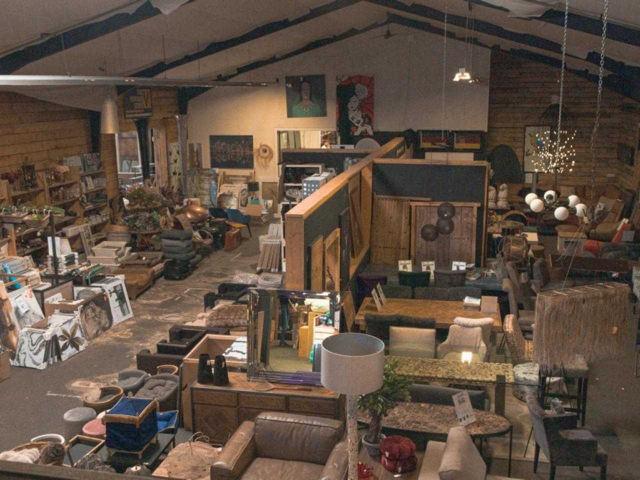 interieur van The Vintage store in Cruquius