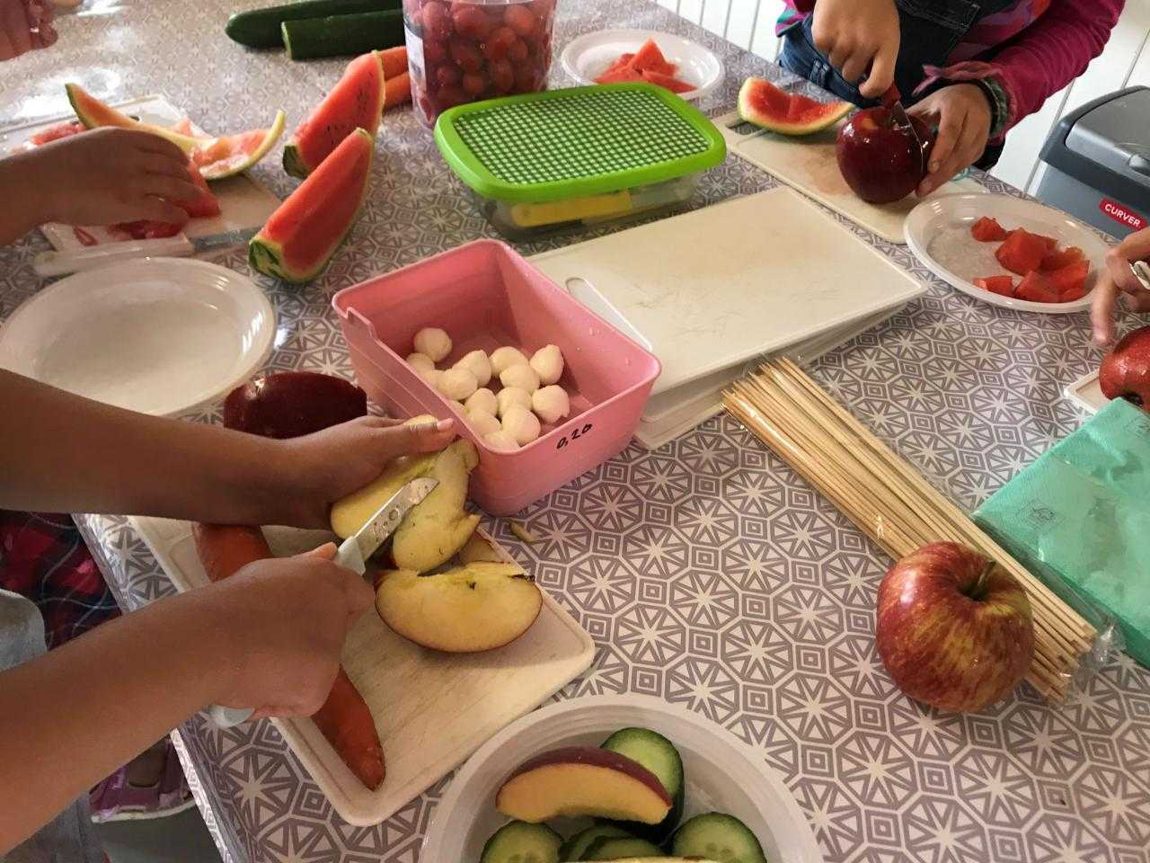 Fruitspiesjes maken 