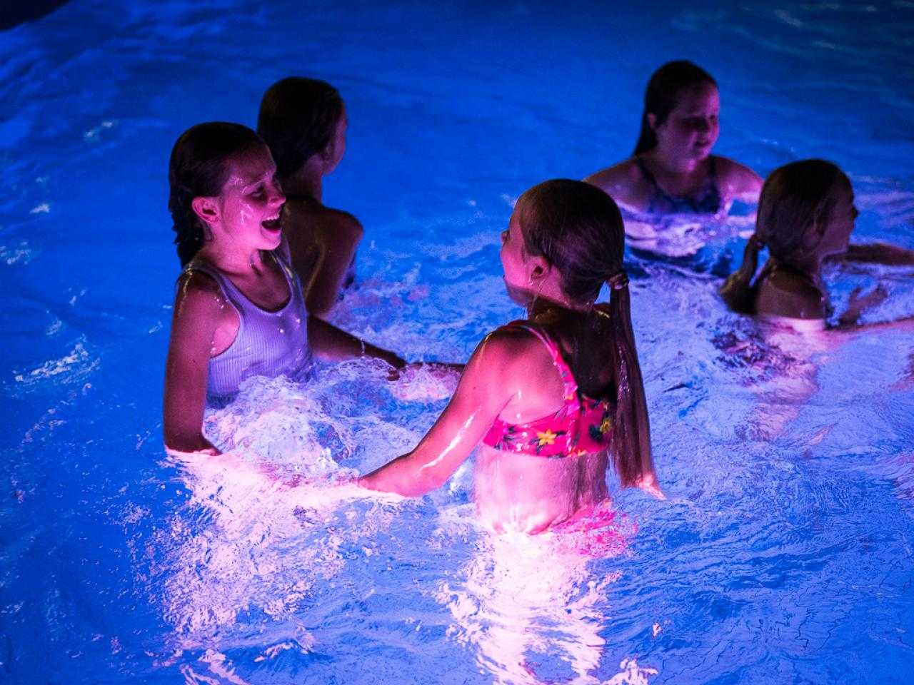 Glow in the dark zwemmen