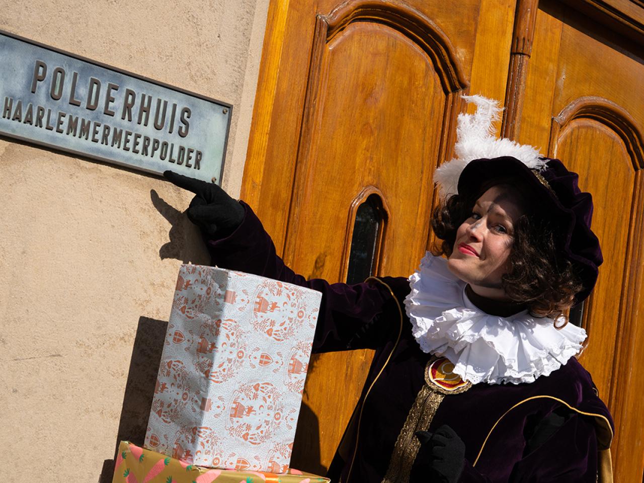 Piet bij het Huis van SInt