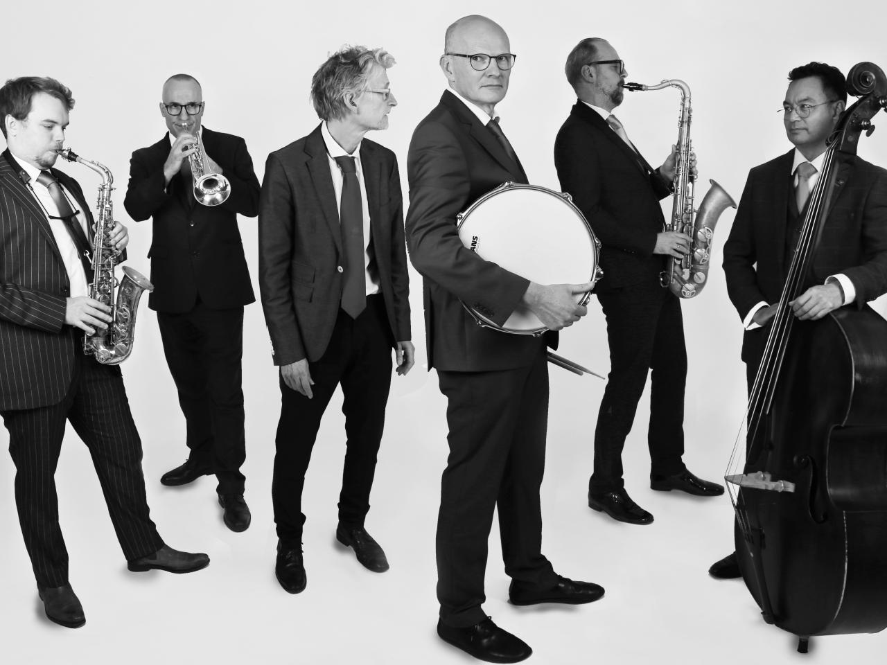 Groepsfoto van de Lucy Losers band