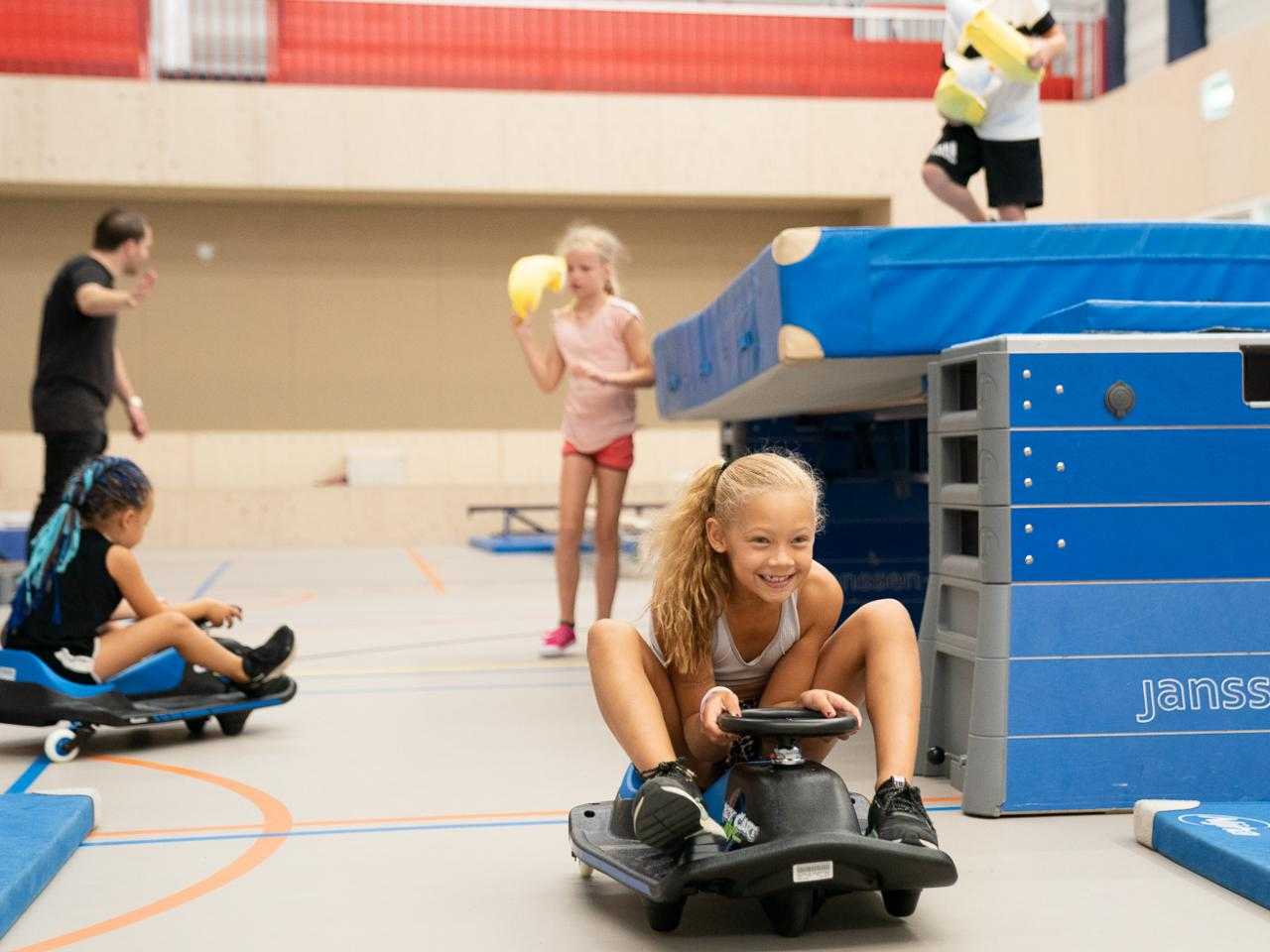 Gymzaal met kinderen