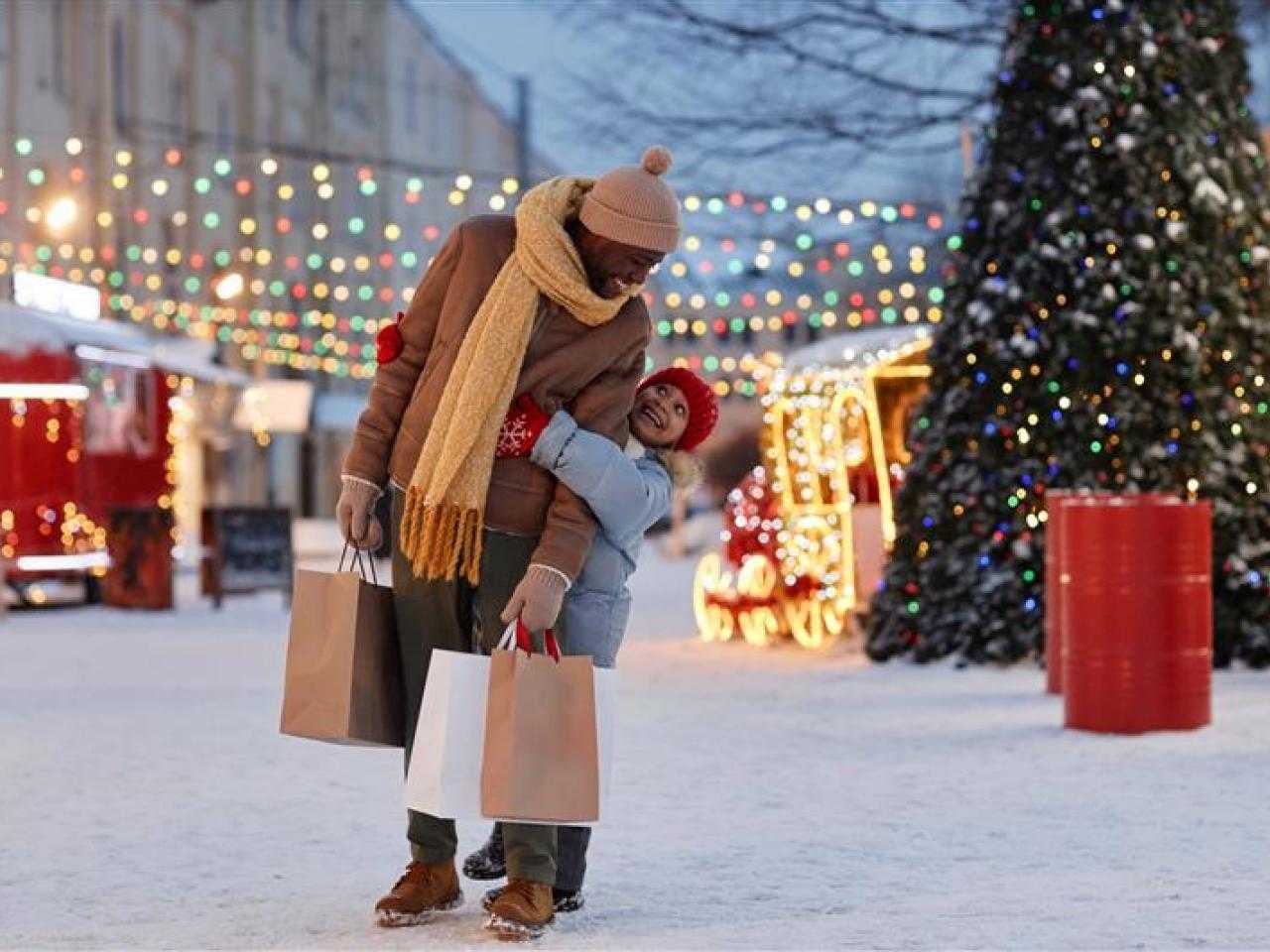 Vader en kind kersthoppen