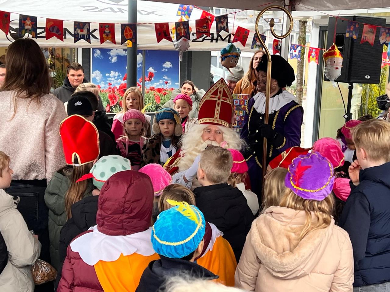 Sinterklaas met pieten en kinderen in Badhoevedorp