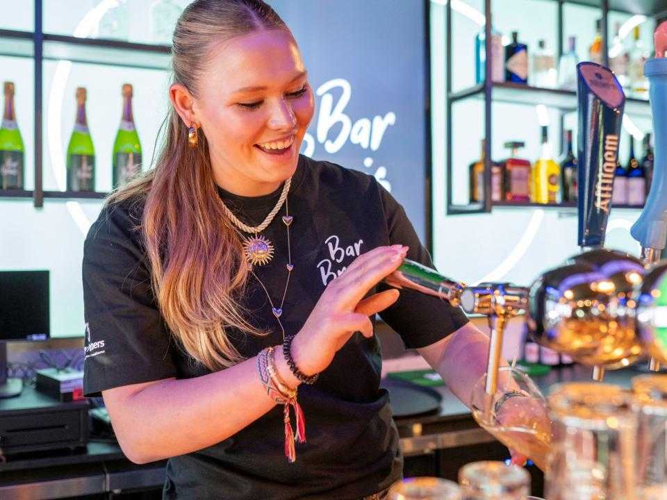 Bar Bruis: bruisend café in Nieuw-Vennep voor elke borrel | Visit ...